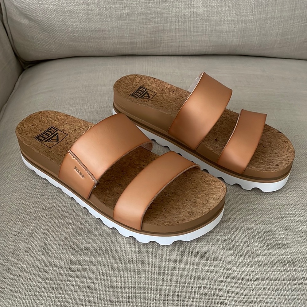 Reef Cushion Vista Hi Sandal in Natural. Brand new!